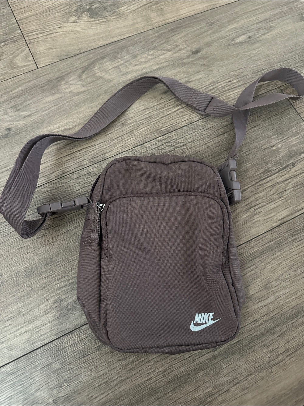 Nike heritage crossbody bag 4L